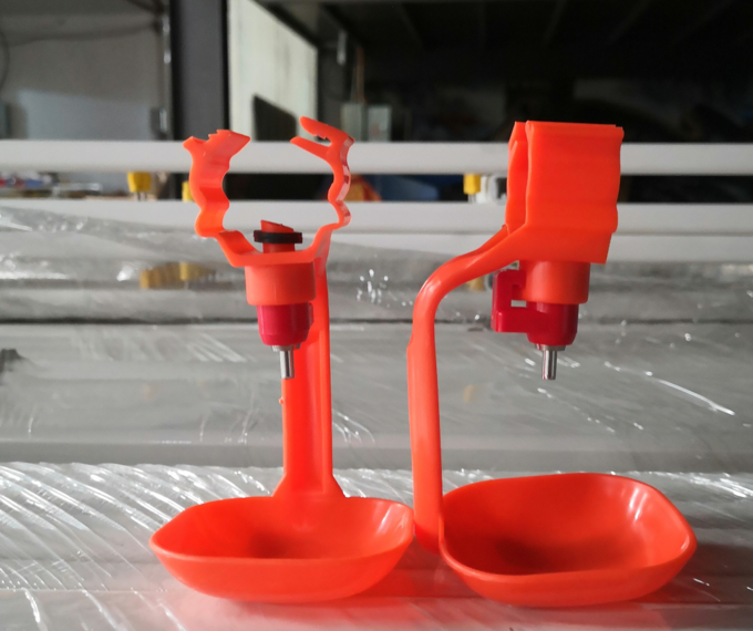 Sistema molhando rosqueado automático das aves domésticas com garantia 14 de 1 ano